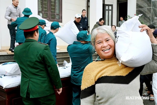 Hơn 637 triệu đồng quà Tết trao cho các hộ khó khăn tại 3 phường ở Hải Phòng