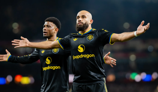 Arsenal thua sốc trước Man United ở giải ngoại hạng Anh