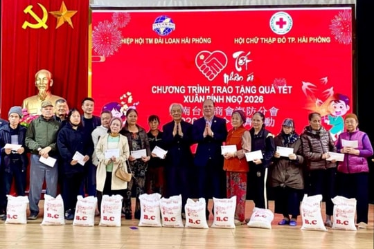600 suất quà Tết và 19 xe đạp đến với hộ nghèo, học sinh khó khăn Hải Phòng