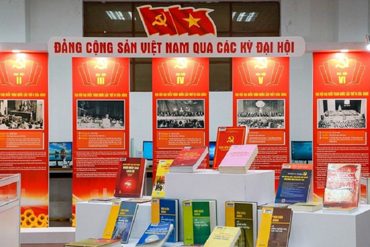 Trưng bày gần 800 tư liệu tiêu biểu về quá trình hình thành, phát triển của Đảng