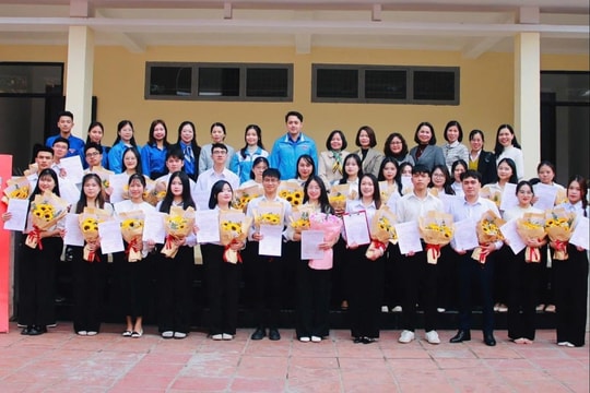 Trường Đại học Hải Dương kết nạp 27 đảng viên