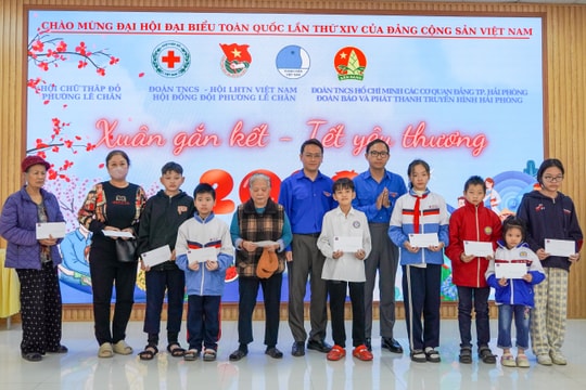 Tuổi trẻ Báo và phát thanh, truyền hình Hải Phòng chung tay mang Tết đến học sinh khó khăn
