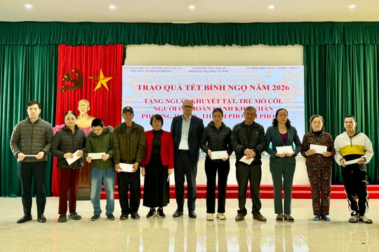 Trao 235 suất quà Tết tặng người yếu thế các phường Hải An, Lê Chân