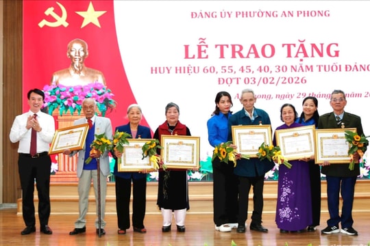 Nhiều xã, phường ở Hải Phòng tổ chức kỷ niệm 96 năm ngày thành lập Đảng