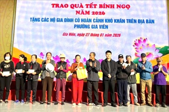 Phường Gia Viên trao 140 suất quà Tết cho gia đình khó khăn