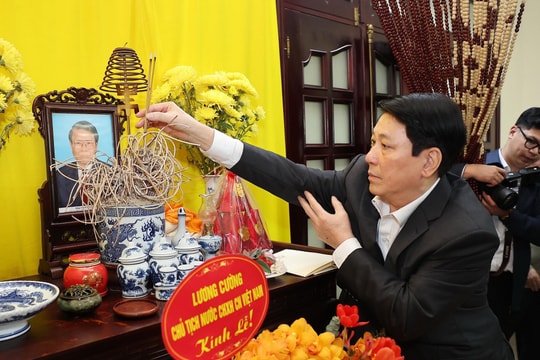 Chủ tịch nước Lương Cường dâng hương tưởng nhớ các đồng chí nguyên lãnh đạo Đảng, Nhà nước