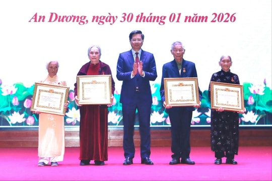 Đảng ủy các phường An Dương, Lưu Kiếm kỷ niệm 96 năm ngày thành lập Đảng