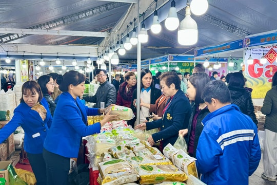 Rộn ràng Chợ Tết Công đoàn Hải Phòng 2026