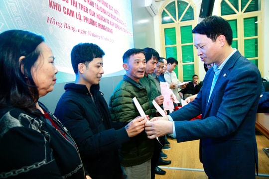 Phường Hồng Bàng trao 53 giấy chứng nhận quyền sử dụng đất tại khu tái định cư