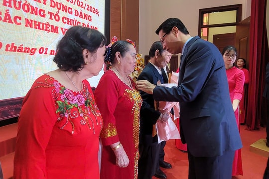 Đảng bộ phường Kiến An kết nạp đảng viên vượt chỉ tiêu