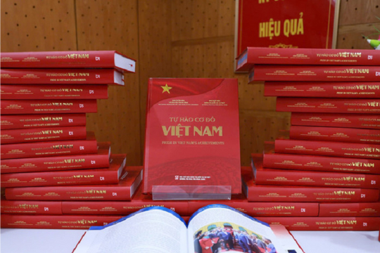 Ra mắt sách 'Tự hào cơ đồ Việt Nam'