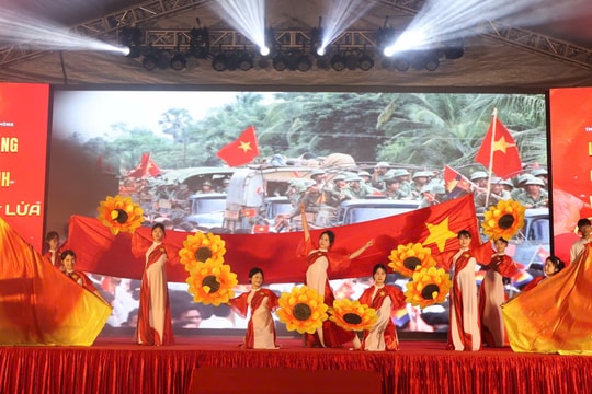 Lắng đọng, tự hào liên hoan văn nghệ 'Câu chuyện thời hoa lửa'