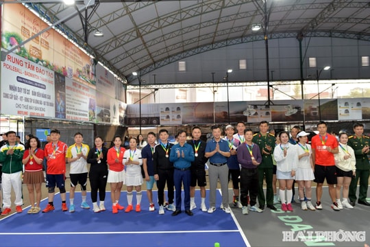 Các phường Ngô Quyền, Gia Viên tổ chức giải Pickleball chào mừng ngày thành lập Đảng