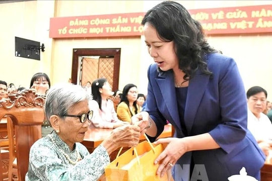 Phó Chủ tịch nước Võ Thị Ánh Xuân thăm và tặng quà Tết tại An Giang