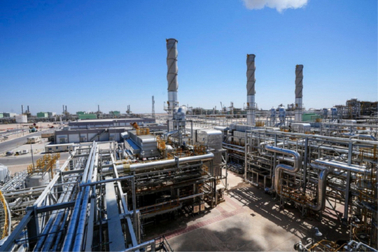 OPEC+ tạm ngưng tăng sản lượng dầu