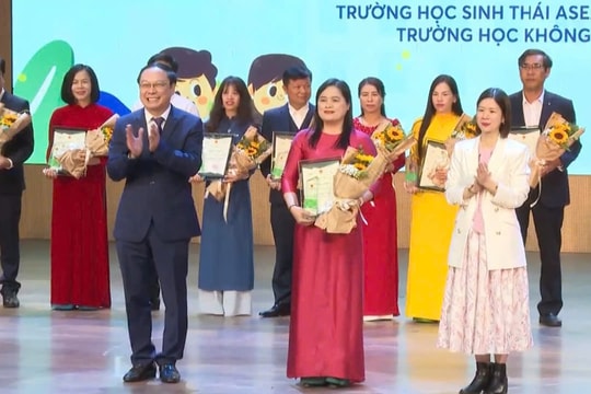 Trường THPT Mạc Đĩnh Chi nhận giải thưởng Trường học sinh thái ASEAN Việt Nam 2025