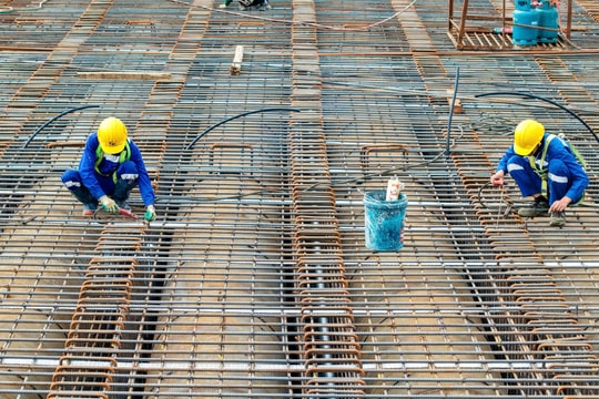 Hối hả thi công trên các dự án ngày cận Tết Bính Ngọ