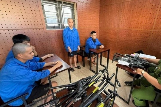 Bắt tạm giam 4 đối tượng liên quan đường dây chế tạo, mua bán vũ khí quân dụng