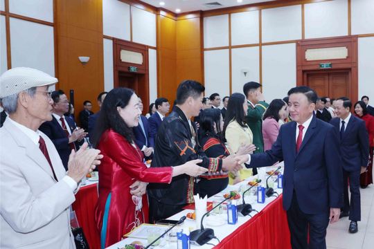 Sẵn sàng cho Lễ tuyên dương bí thư chi bộ xuất sắc và trao Giải Búa liềm vàng lần thứ X