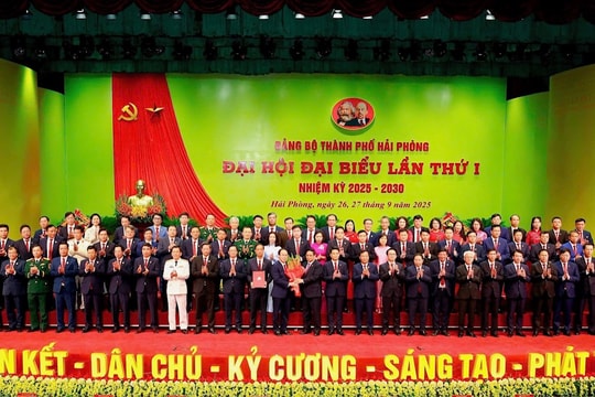 Hoàn thiện tổ chức bộ máy, xây dựng đội ngũ cán bộ đủ phẩm chất, năng lực và uy tín đáp ứng yêu cầu phát triển thành phố