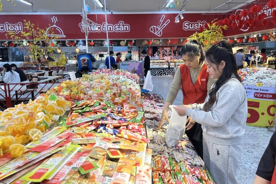 Thị trường Tết sôi động sớm, hàng hóa dồi dào