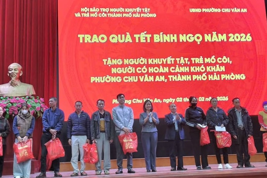 Trao quà Tết tặng người khuyết tật, trẻ mồ côi tại 7 xã, phường ở Hải Phòng