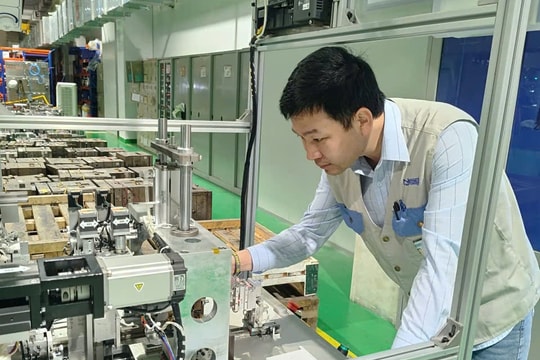 Anh Vững sáng tạo trong lao động