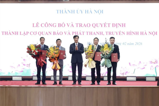 Công bố và trao quyết định thành lập cơ quan Báo và phát thanh, truyền hình Hà Nội