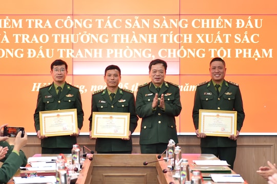 Khen thưởng các tập thể, cá nhân có thành tích xuất sắc phòng chống buôn lậu, gian lận thương mại