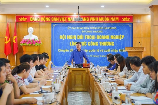 Giải quyết thủ tục hành chính lĩnh vực xuất nhập khẩu theo phương thức '5 tại chỗ'