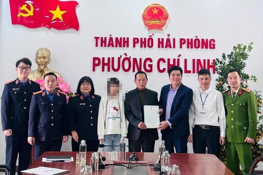 Cháu bé bị bố từ chối, mẹ đi nước ngoài được cấp giấy khai sinh