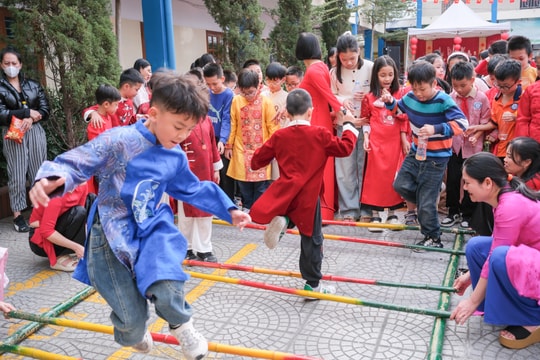 Học sinh tiểu học phường Lê Chân trải nghiệm Festival Tết 2026 bằng tiếng Anh