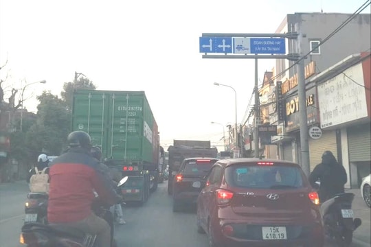 Nỗi lo ùn tắc giờ cao điểm ở ngã tư Quán Toan - cầu Kiền