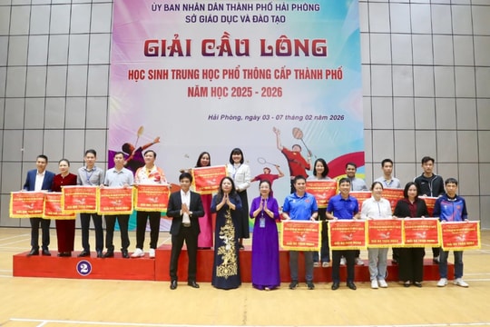 Trường Hồng Quang nhất toàn đoàn giải cầu lông học sinh THPT thành phố Hải Phòng