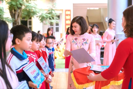 Mang Tết đầm ấm đến học sinh vượt khó