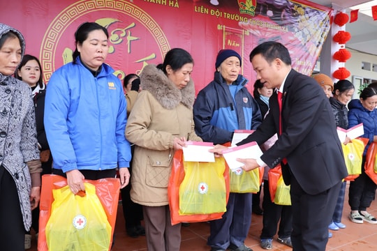 Xã Thanh Hà huy động nhiều nguồn lực chăm lo Tết cho người nghèo, học sinh vượt khó