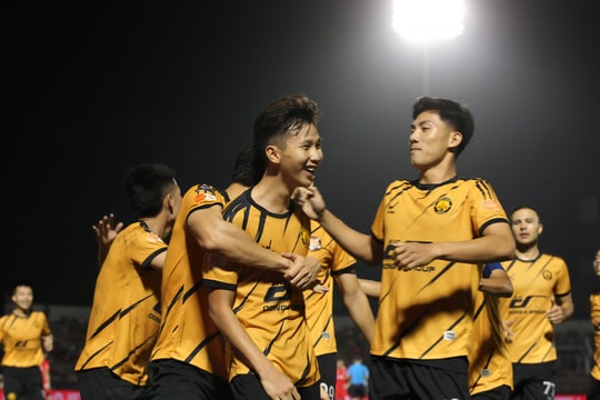 Vòng 13 V-League bùng nổ với những bất ngờ