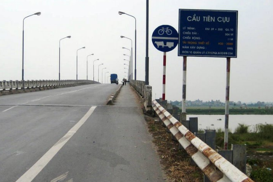 Cảnh sát giao thông Hải Phòng tìm nhân chứng vụ tai nạn tại cầu Tiên Cựu cũ