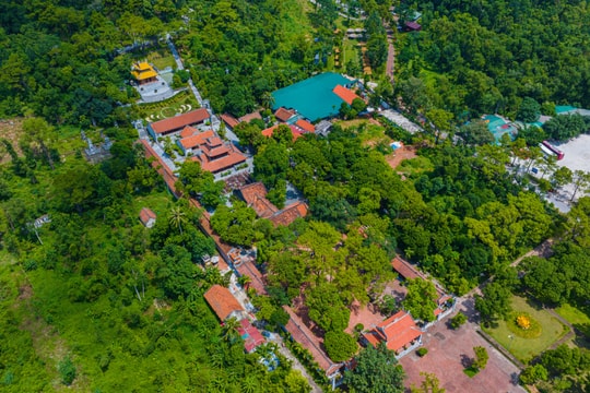 Mùa lễ hội đầu năm tạo động lực cho phát triển du lịch tâm linh