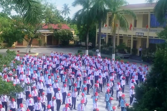 Bỏ việc phân công giáo viên, học sinh trực nhà vệ sinh tại Trường THCS Giang Biên