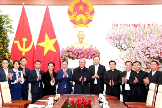 Tòa Giám mục Hải Phòng chúc Tết thành phố