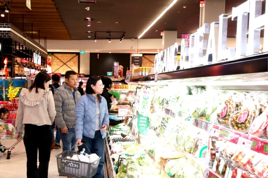 Market becomes bustling again