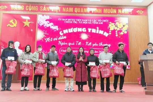 402 hộ cận nghèo, hoàn cảnh khó khăn ở xã Vĩnh Am được nhận quà Tết