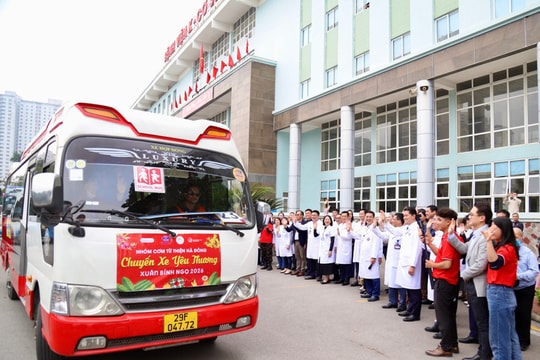 Ấm áp bữa cơm tất niên và chuyến xe nghĩa tình tại Bệnh viện K