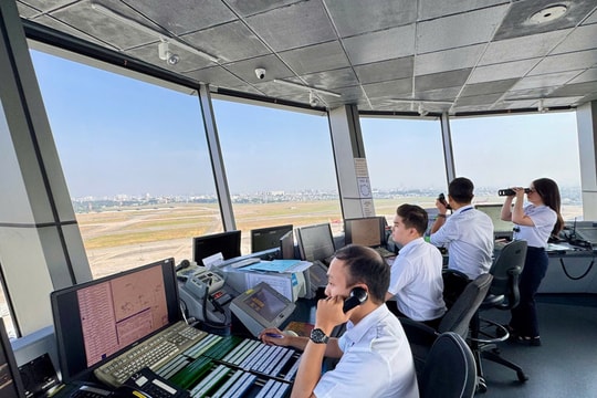 Tân Sơn Nhất đón khách kỷ lục, kích hoạt điều hành bay cao điểm