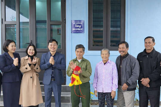 Phường Phù Liễn bàn giao 2 nhà 'Đại đoàn kết' tặng các hộ khó khăn dịp Tết