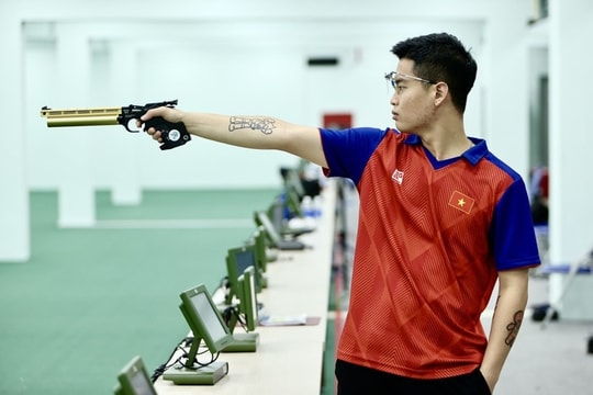 Xạ thủ Phạm Quang Huy giành huy chương bạc 25m súng ngắn tiêu chuẩn đồng đội nam
