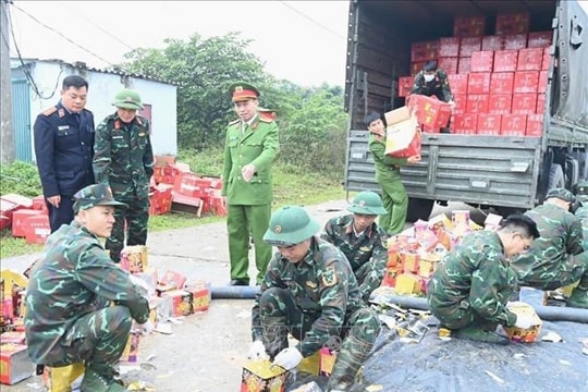 Bắc Ninh tiêu hủy số lượng lớn pháo hoa nổ