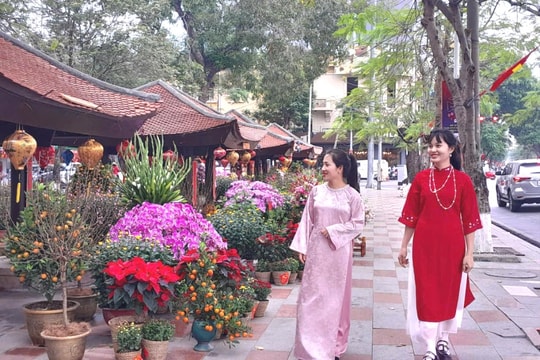 Trời đẹp suốt kỳ nghỉ Tết, người dân thảnh thơi du xuân