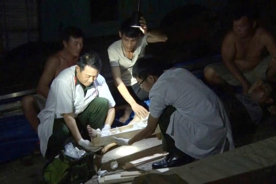 Những người giữ mạch sống nơi đầu sóng